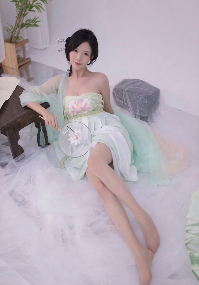 药屋少女的呢喃 封面